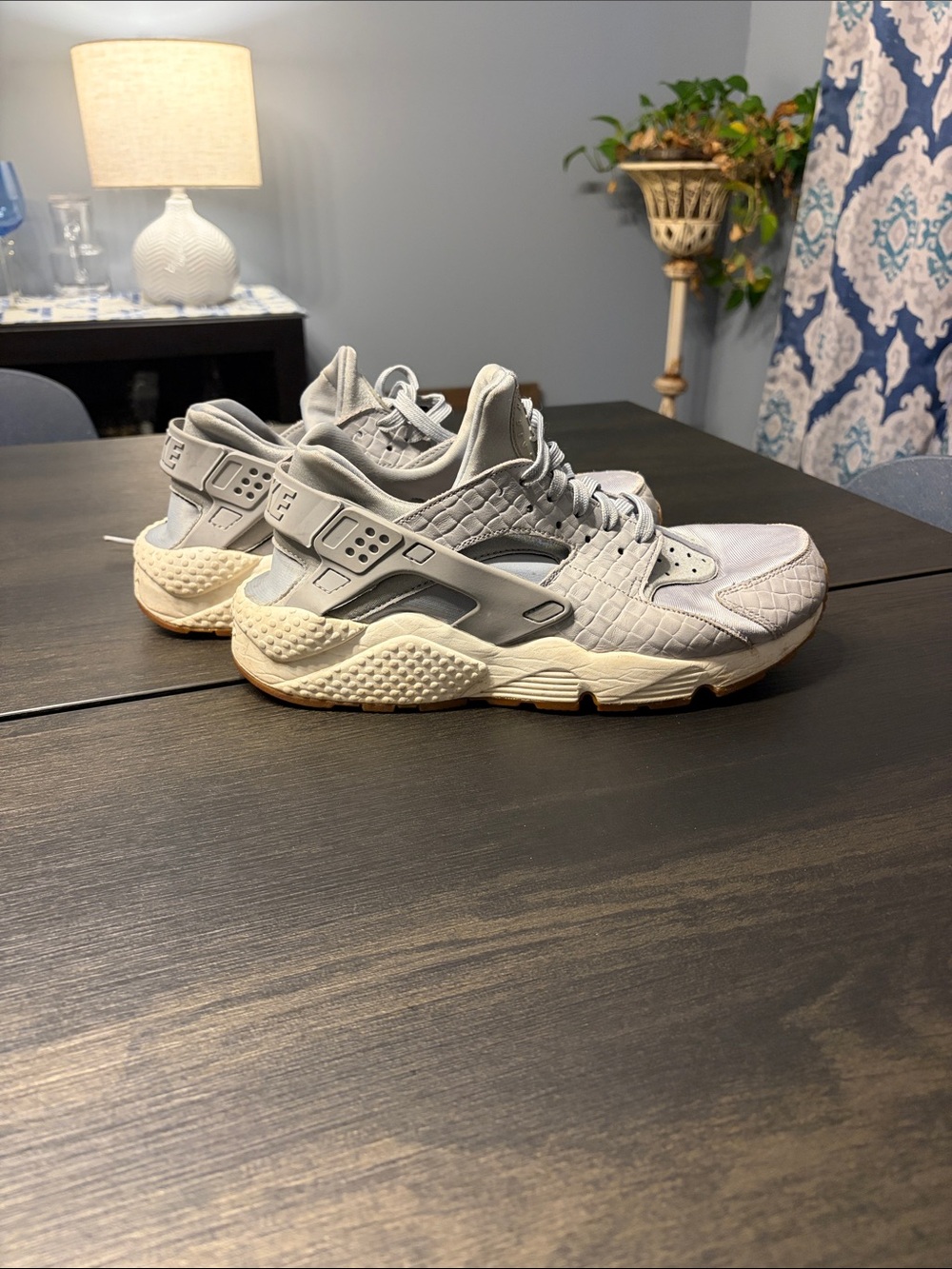Nike Air Huarache Run Premium Wolf Grey Women's 11 Men's 9.5 Gum Sole